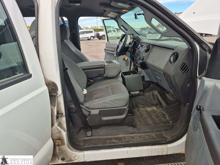 2014-ford-f250-image-32