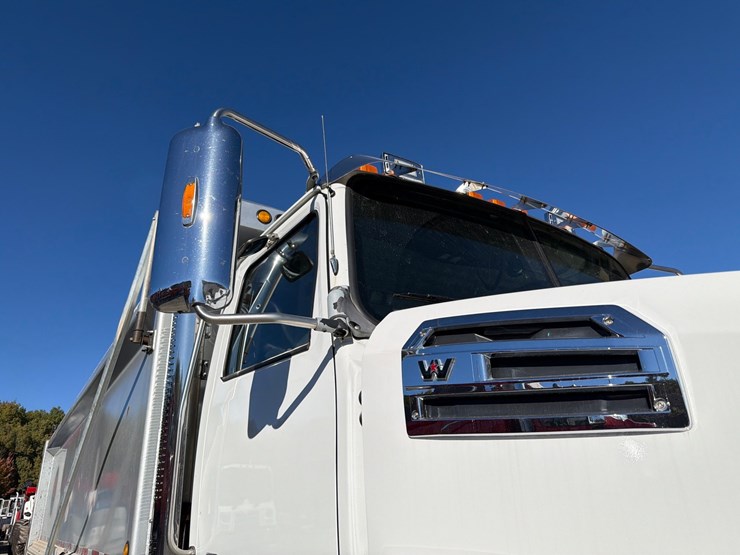 2018-western-star-4700-image-48