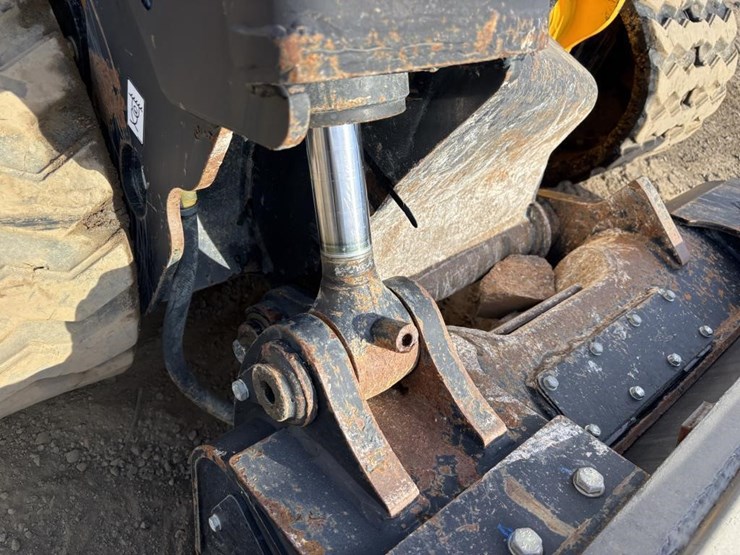 2021-jcb-3ts-8t-image-13