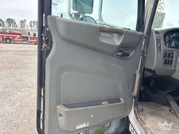 2015-peterbilt-348-image-20