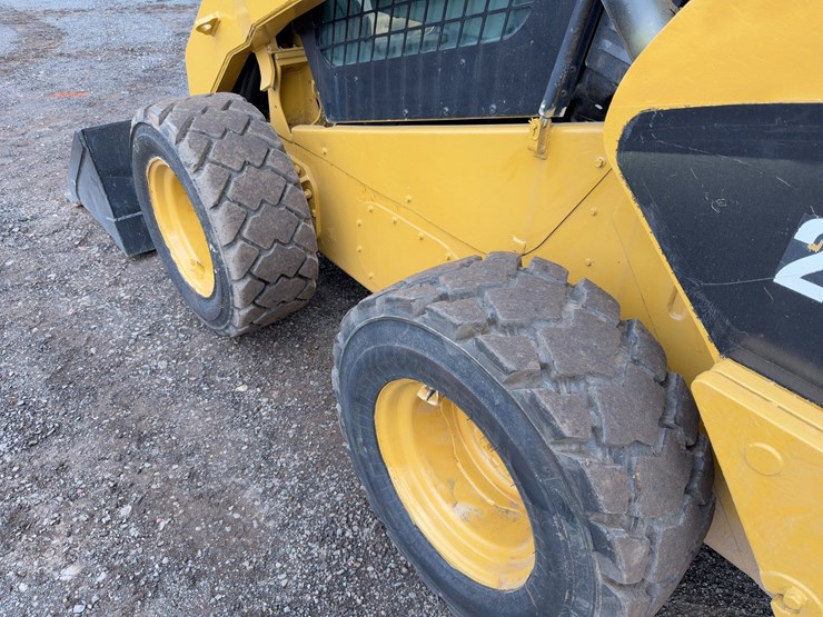 2013-caterpillar-262c2-image-13