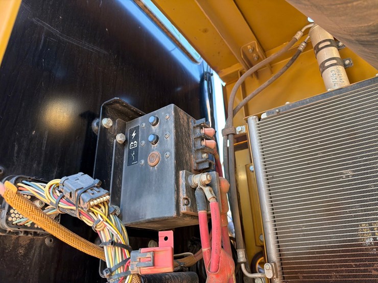 2013-caterpillar-c9-image-15