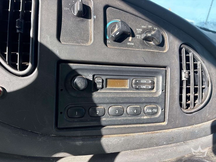 2005-ford-e350-image-16