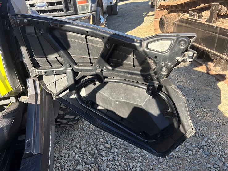 2017-polaris-rzr-900-image-21