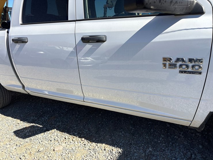 2019-ram-1500-classic-image-23