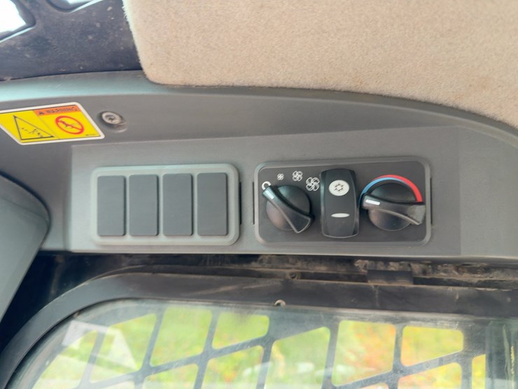 2013-caterpillar-262c2-image-17