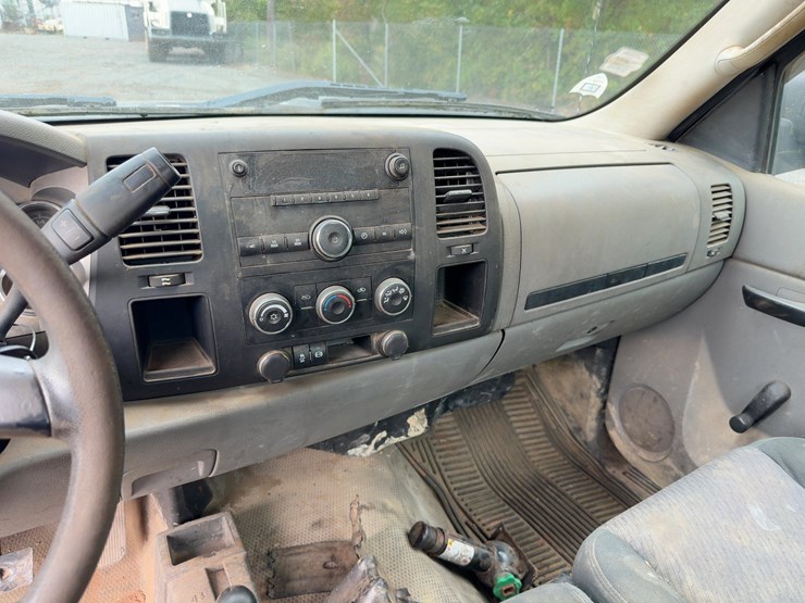 2013-chevrolet-silverado-2500hd-image-18