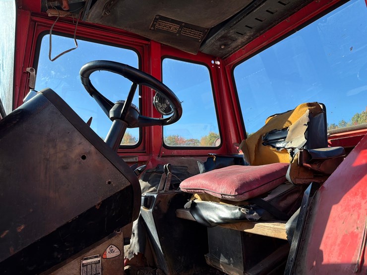 massey-ferguson-1135-image-40