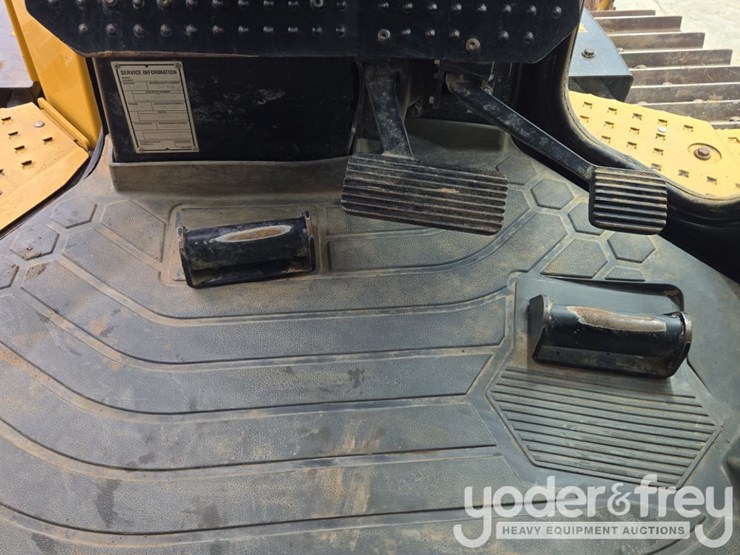 2021-caterpillar-d5-lgp-image-56