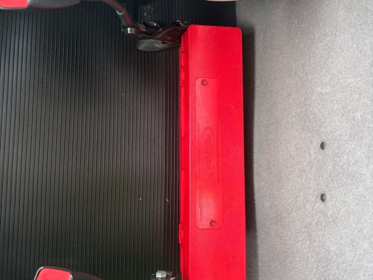 2019-peterbilt-330-image-24
