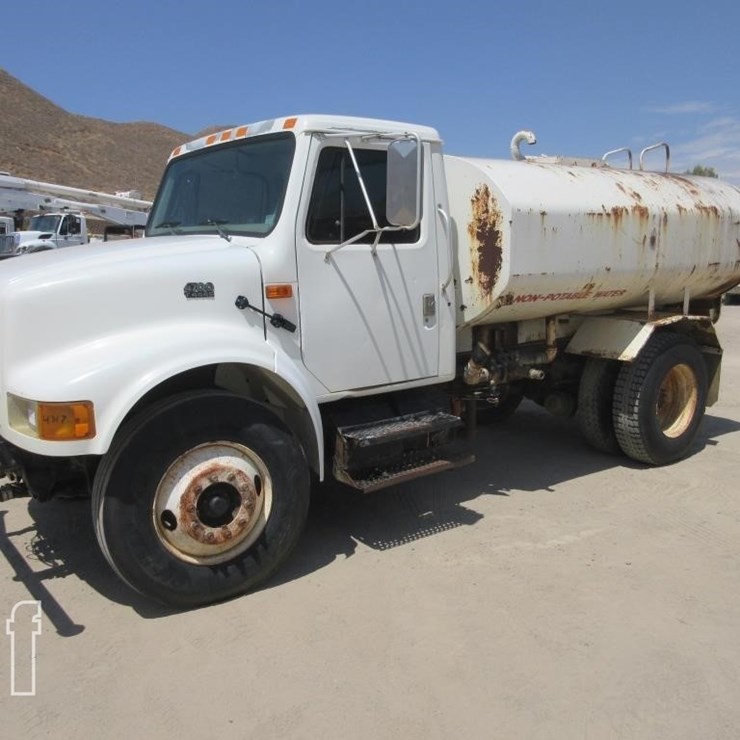 2001 INTERNATIONAL 4700