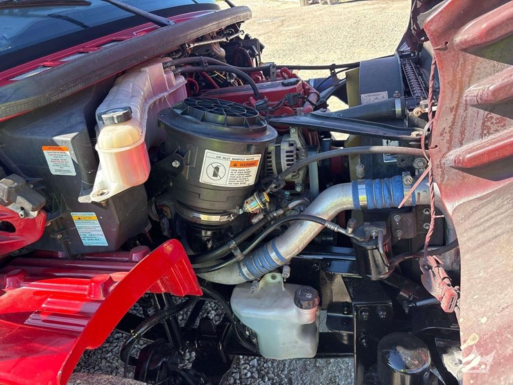 2018-freightliner-m2-106-image-10
