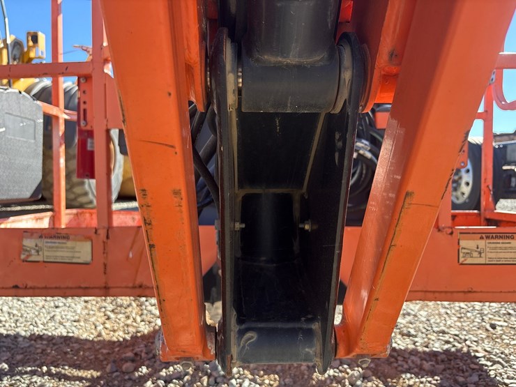 2013-jlg-m600jp-image-33