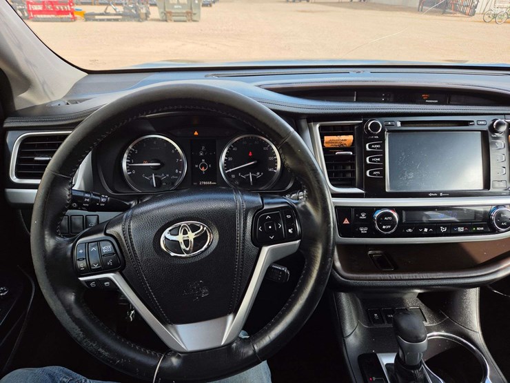 2015-toyota-highlander-xle-image-20