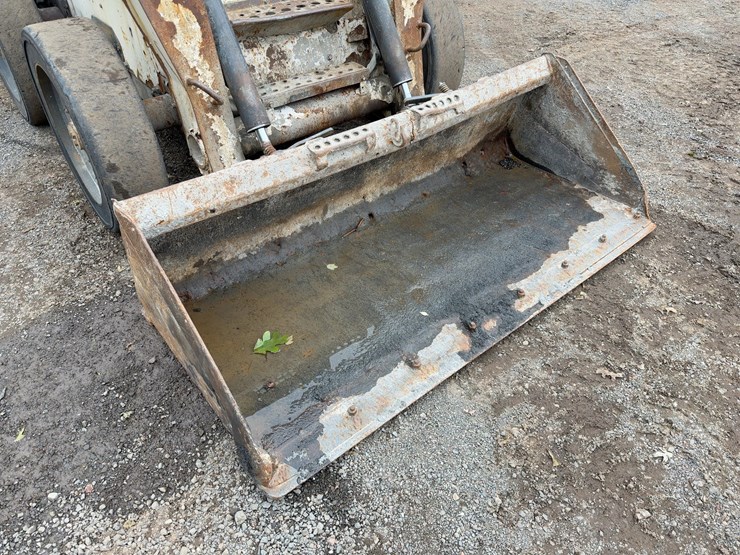 2005-bobcat-s300-image-8