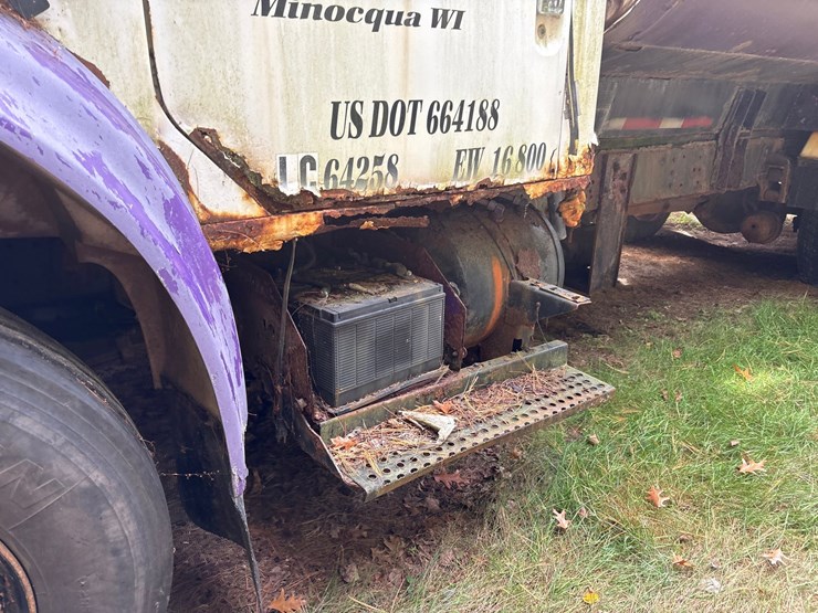 international-4900-image-17