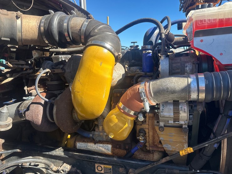 2011-caterpillar-c15-image-46