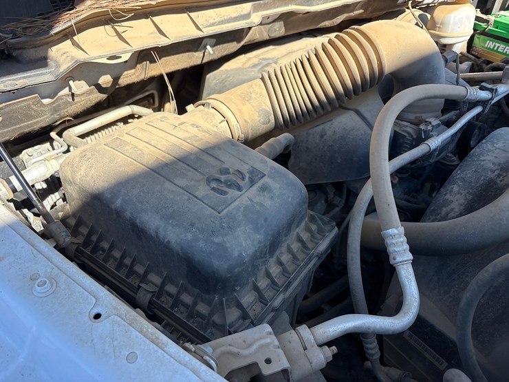 2019-ram-1500-classic-image-39