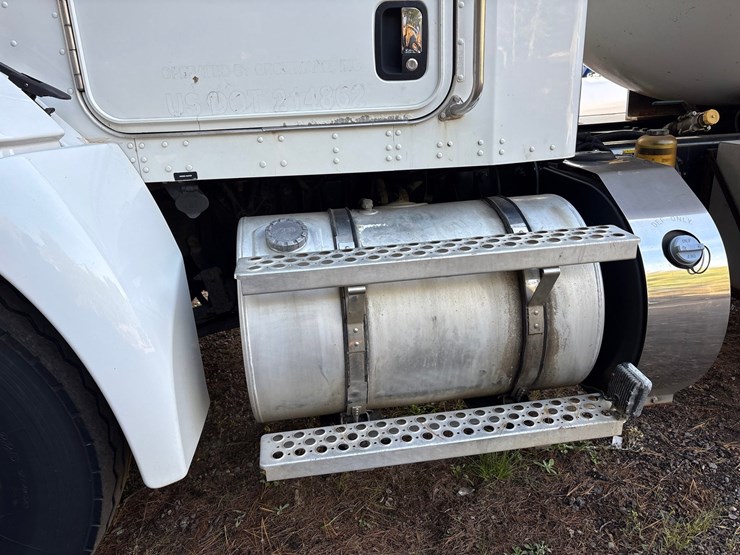 2013-kenworth-t370-image-13