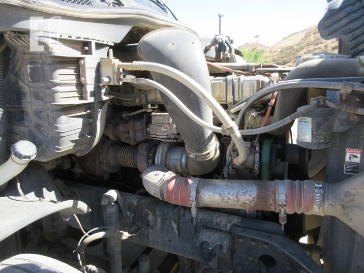 2013-freightliner-cascadia-125-image-5