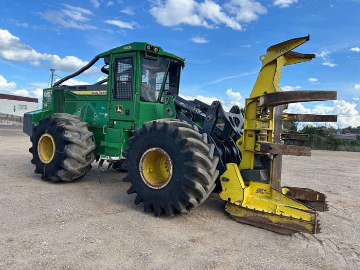 2017-deere-843l-image-4