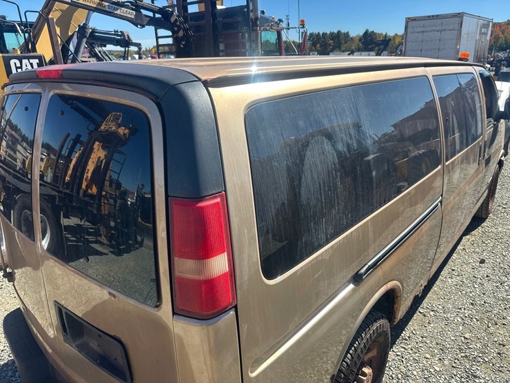 2005-chevrolet-express-3500-image-14