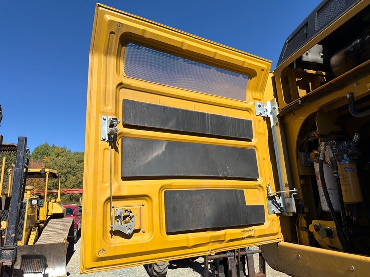 2013-caterpillar-c9-image-24