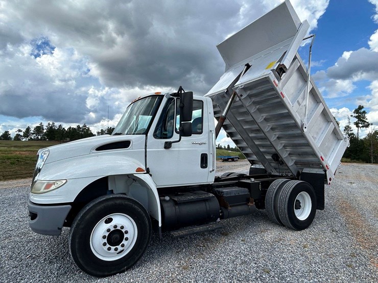 2009-international-durastar-4400-image-4