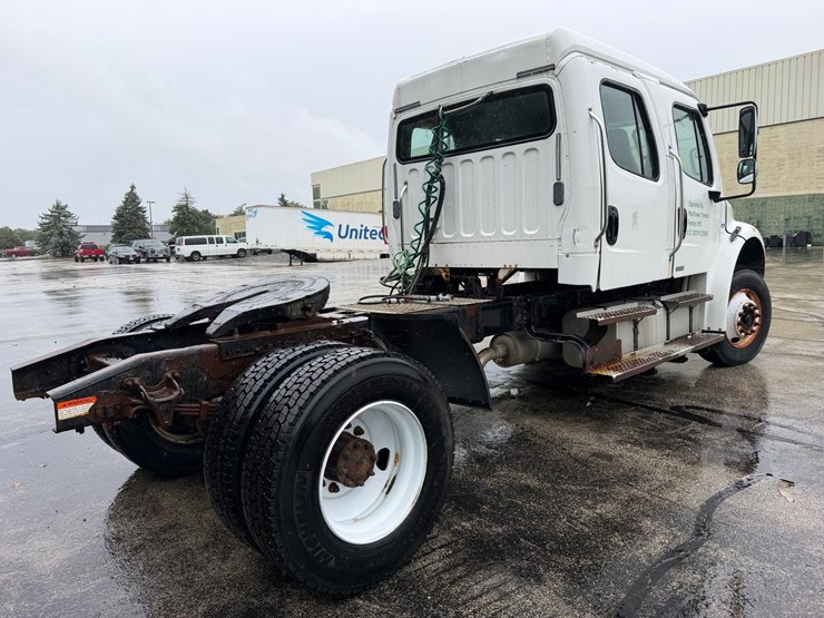 2006-freightliner-m2-106-image-5