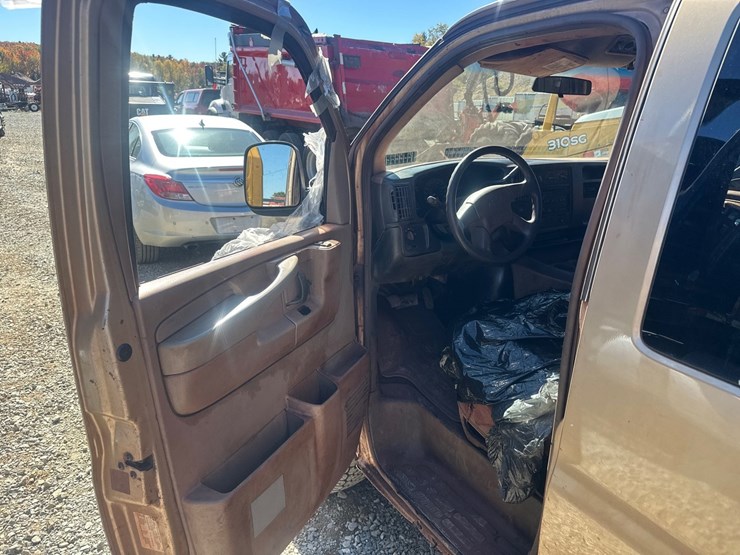 2005-chevrolet-express-3500-image-26