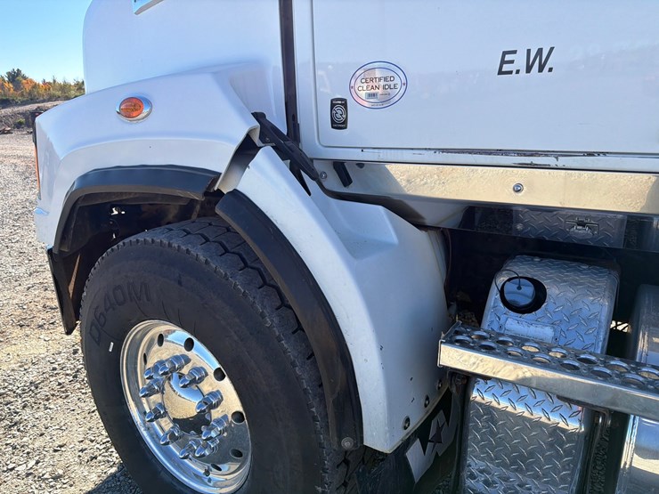 2018-western-star-4700-image-12