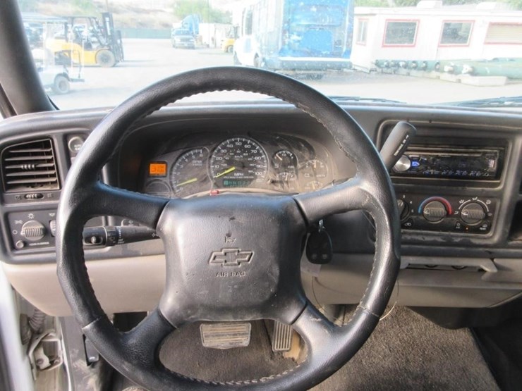 2001-chevrolet-tahoe-image-8