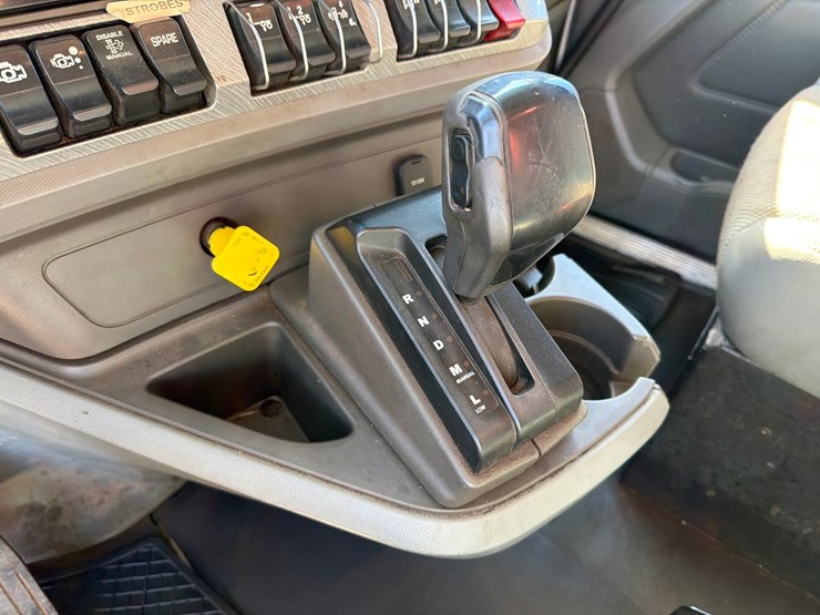 2016-kenworth-t880-image-72