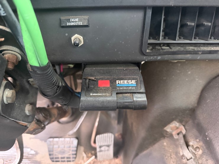 2000-international-8100-image-20