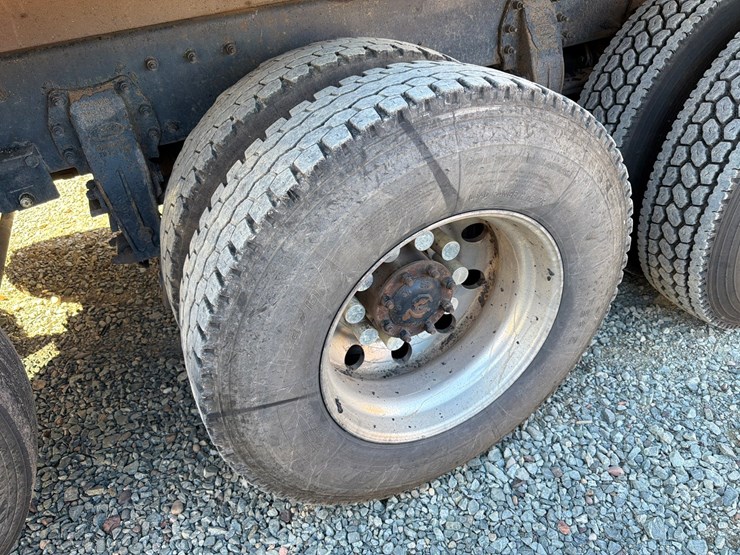 2019-peterbilt-367-image-86