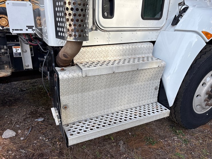 2013-kenworth-t370-image-26