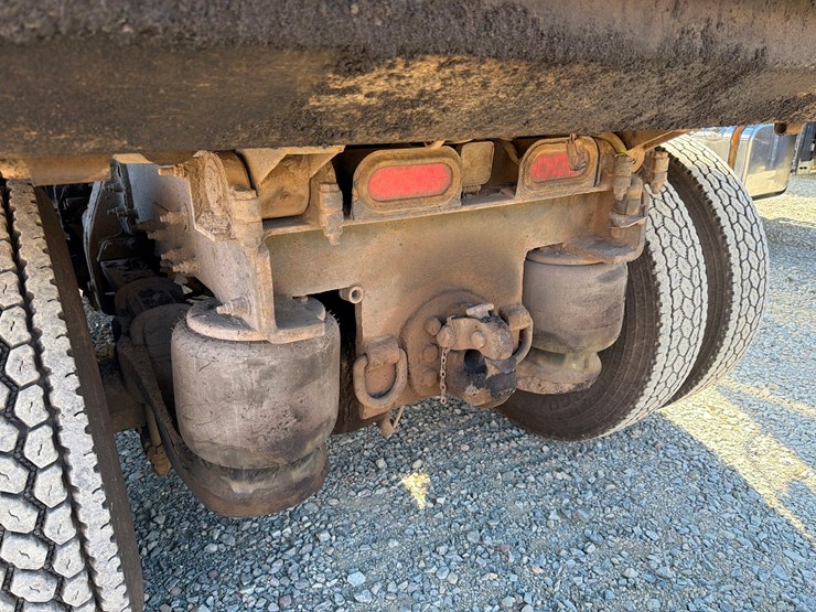 2019-peterbilt-367-image-24