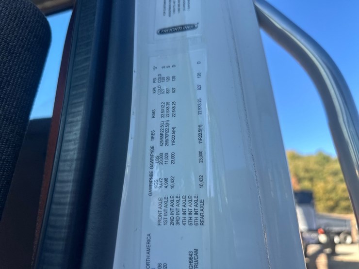 2015-freightliner-114sd-image-72