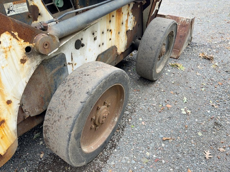 2009-bobcat-s220-image-12
