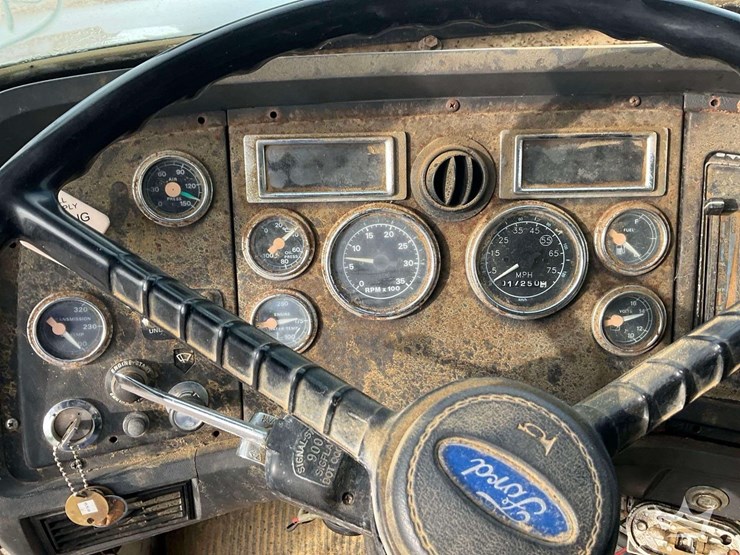 1994-ford-lt9000-image-14