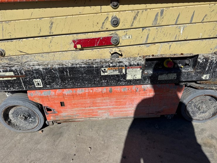 2017-jlg-1932r-image-18