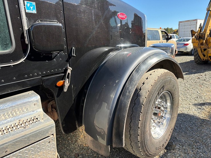 2019-peterbilt-367-image-39