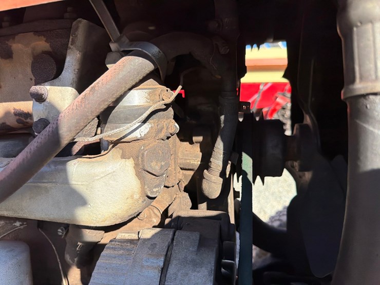 massey-ferguson-1135-image-32