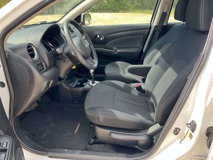2014-nissan-versa-4-door-sedan-(38,174-miles)-image-10