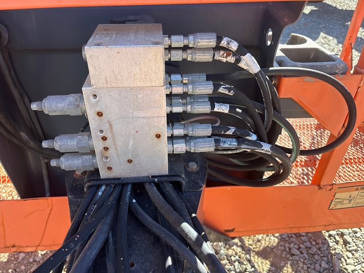 2013-jlg-m600jp-image-35