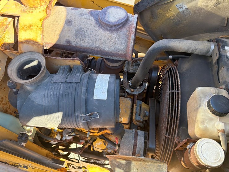 2005-deere-310sg-image-52