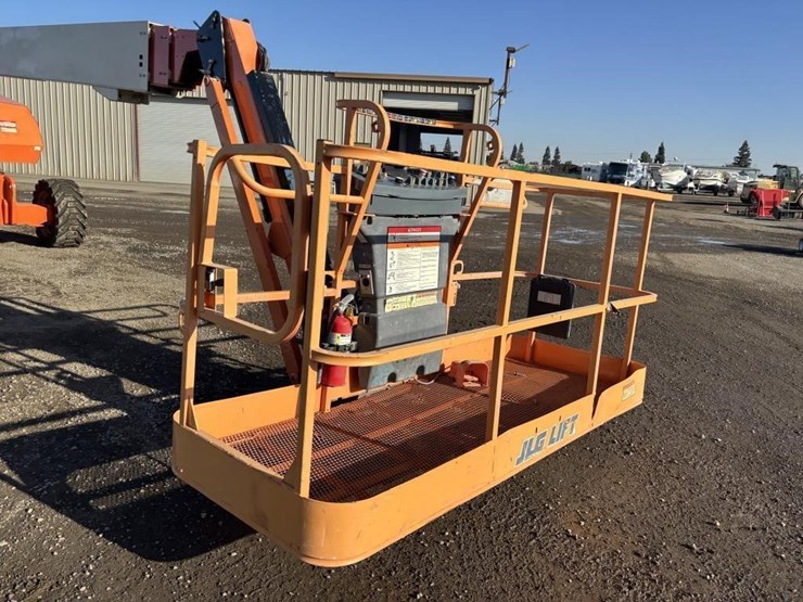 2013-jlg-860sj-image-12