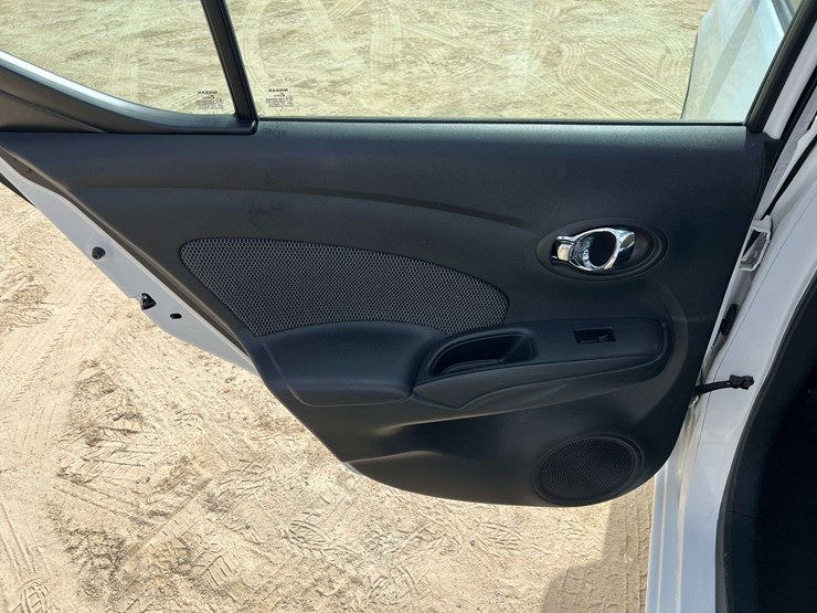 2014-nissan-versa-4-door-sedan-(38,174-miles)-image-14