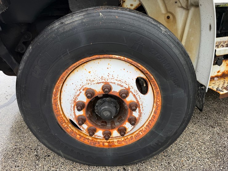 2006-freightliner-m2-106-image-60