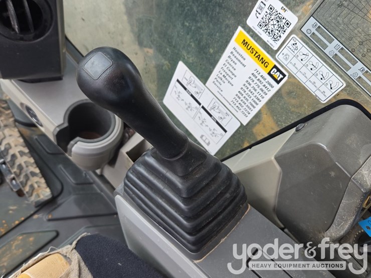 2020-caterpillar-352-image-91